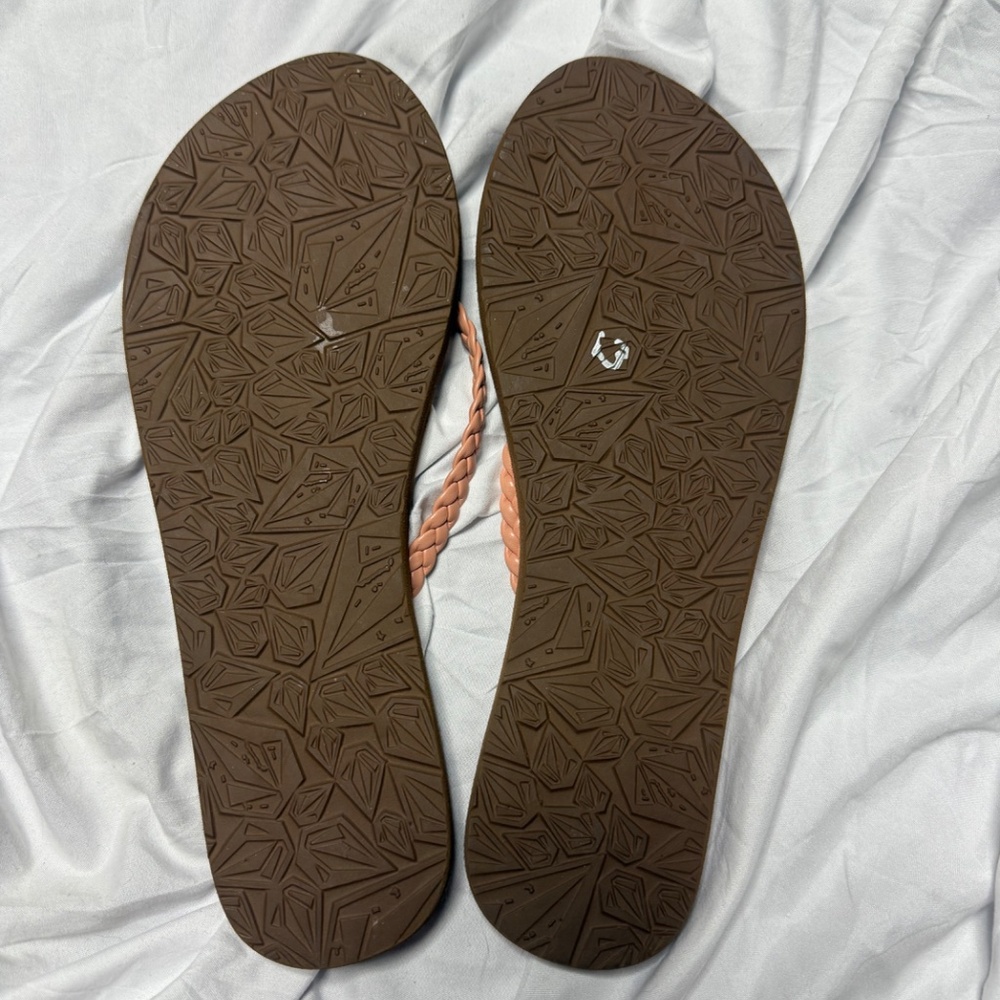 Volcom Flip Flops - Picture 3 of 3